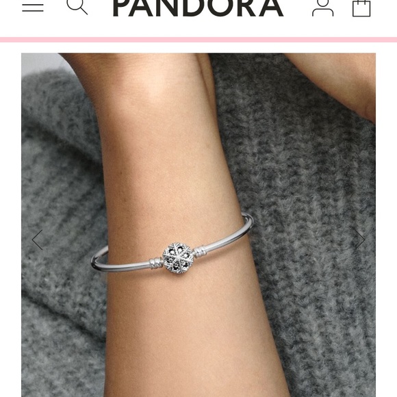 Pandora Moments Sparkling Snowflake Clasp Bangle - Picture 7 of 7